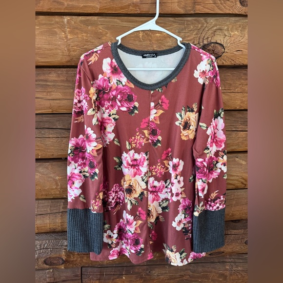 Hemish Tops - Heimish size 1x Elegant Floral Long Sleeve Top - Pink and Gray